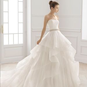 Aire Barcelona Medit Wedding Gown - Size XXS